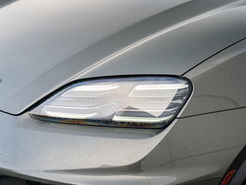 New 2025 Porsche Macan Turbo Electric image 29