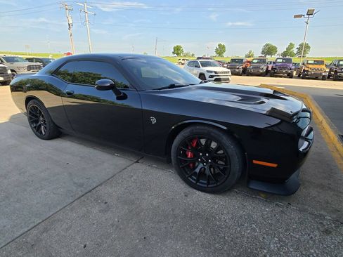 Used 2015 Dodge Challenger SRT Hellcat RWD image 10