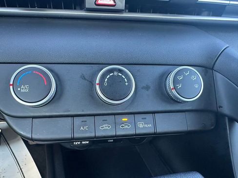 Used 2025 Hyundai Elantra SE image 17