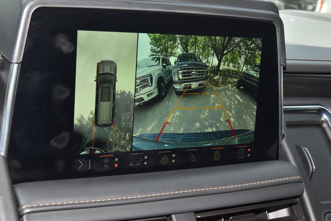 Used 2024 GMC Yukon AT4 w/ Technology Package AWD/4WD image 30