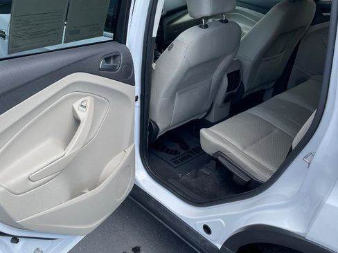 Used 2017 Ford Escape SE w/ Equipment Group 201A image 19