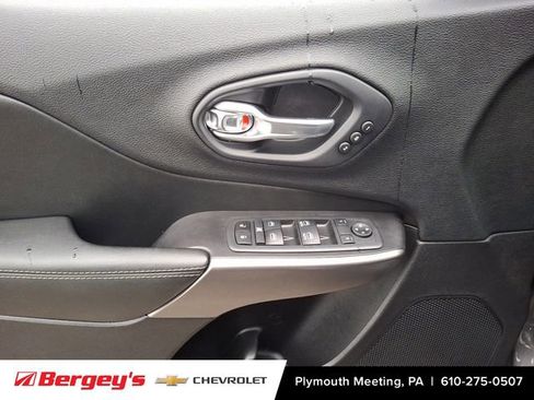 Used 2020 Jeep Cherokee Limited w/ Technology Group image 14