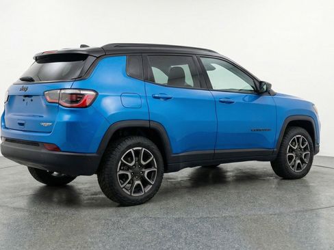 Used 2025 Jeep Compass Trailhawk AWD/4WD image 9
