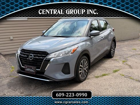 Used 2021 Nissan Kicks SV FWD image 1