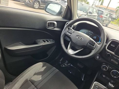 Certified 2025 Hyundai Venue SEL image 8
