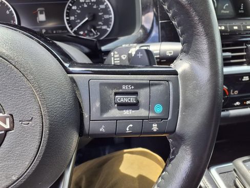 Used 2025 Nissan Pathfinder SL FWD image 14