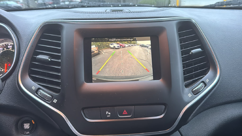 Used 2019 Jeep Cherokee Latitude Plus w/ Cold Weather Group AWD/4WD image 24