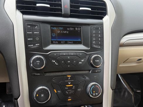 Used 2014 Ford Fusion SE FWD image 9