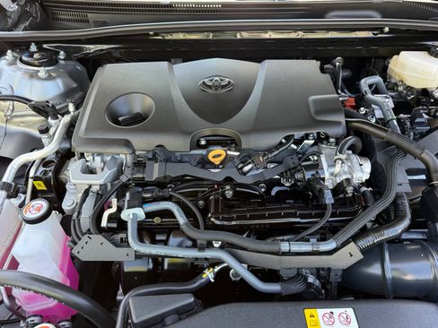 Used 2025 Toyota Camry SE FWD image 39