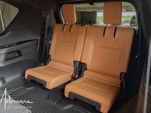 Used 2026 Lexus LX 600 4WD w/ Accessory Package (2T) image 18