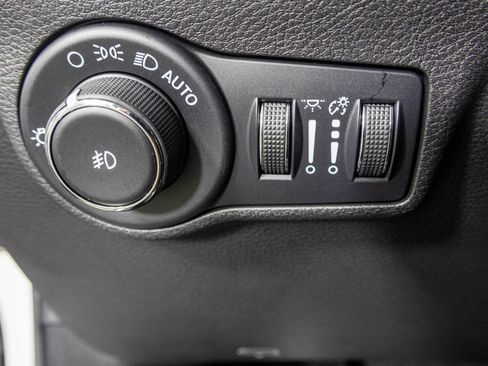 Used 2023 Jeep Compass Limited AWD/4WD image 32