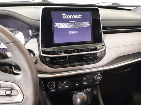 Used 2025 Jeep Compass Latitude image 5