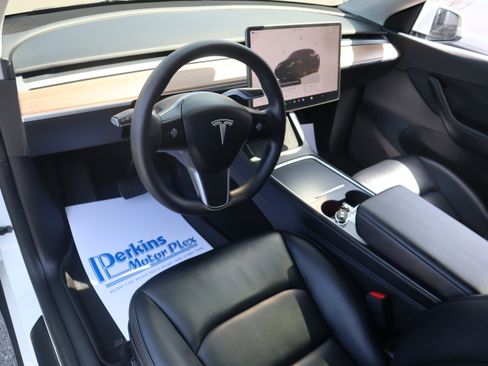 Used 2022 Tesla Model Y Long Range image 21