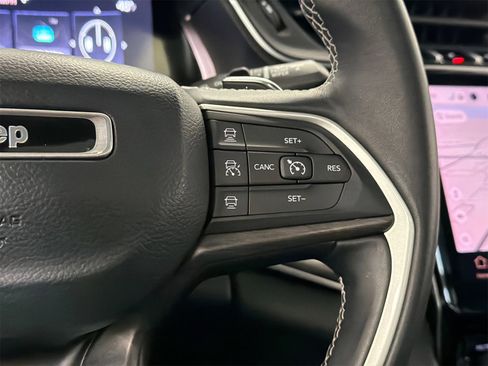 Used 2022 Jeep Grand Cherokee L Limited w/ Luxury Tech Group II image 24