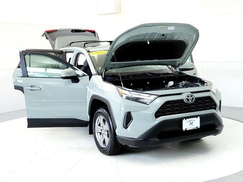 Used 2022 Toyota RAV4 XLE w/ Convenience Package AWD/4WD image 9