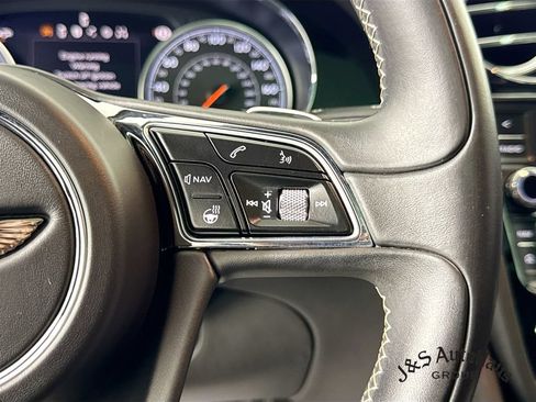 Used 2018 Bentley Bentayga AWD/4WD image 14