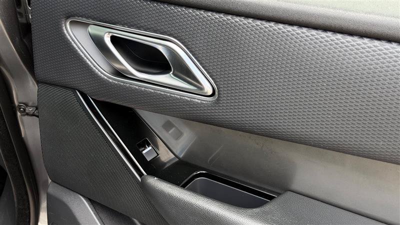 Used 2019 Land Rover Range Rover Velar S AWD/4WD image 38