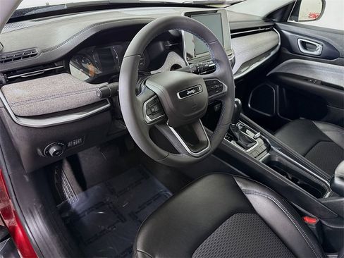 Used 2022 Jeep Compass Latitude image 18