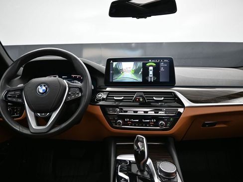 Used 2023 BMW 530e xDrive w/ Convenience Package image 19