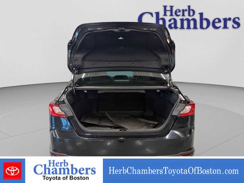 Used 2025 Toyota Camry SE w/ Convenience Package AWD/4WD image 4