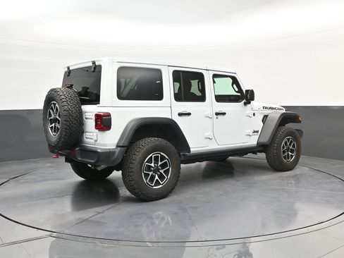 Used 2025 Jeep Wrangler Unlimited Rubicon w/ Convenience Group AWD/4WD image 7