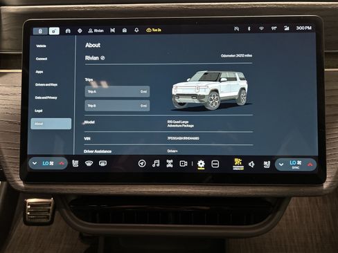 Used 2024 Rivian R1S Adventure AWD/4WD image 28