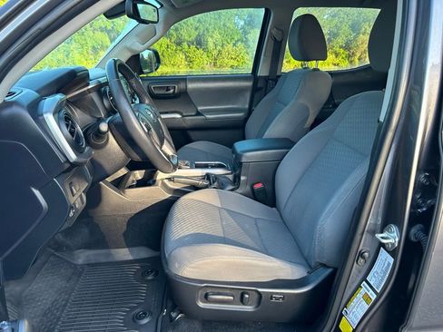 Used 2022 Toyota Tacoma SR5 RWD image 13