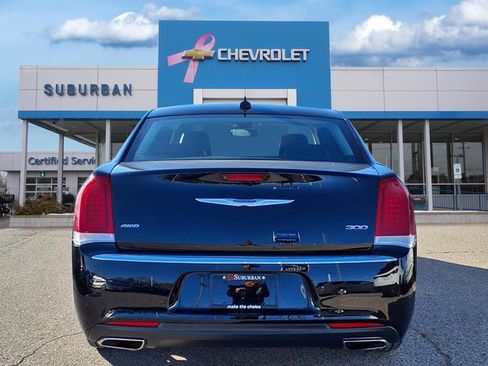 Used 2019 Chrysler 300 Touring L w/ Quick Order Package 22F image 5