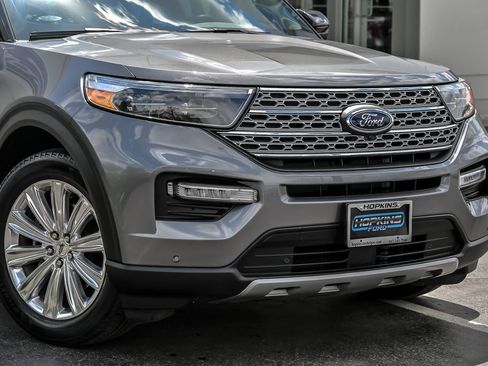 Used 2022 Ford Explorer Limited w/ Equipment Group 301A AWD/4WD image 2