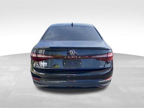 Used 2025 Volkswagen Jetta SE FWD image 7