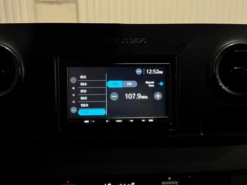 Used 2019 Mercedes-Benz Sprinter 2500 image 15