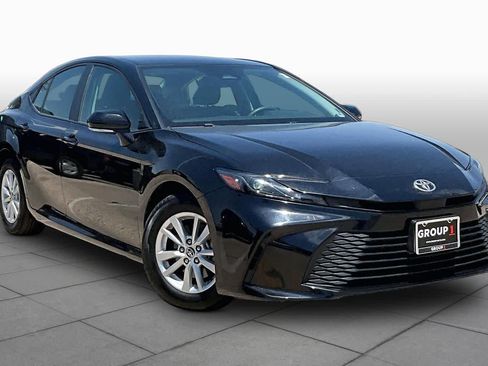 Used 2025 Toyota Camry LE FWD image 3