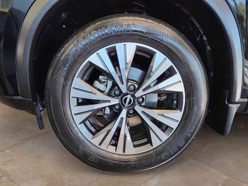 Certified 2023 Nissan Rogue SV image 28