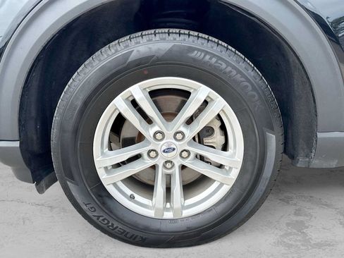 Used 2023 Ford Explorer XLT AWD/4WD image 13