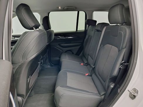 Used 2023 Jeep Grand Cherokee Laredo w/ Luxury Tech Group I image 12