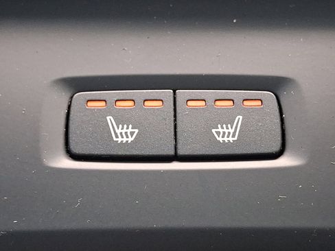 Used 2024 Volvo XC60 T8 Plus w/ Protection Package Premier image 27