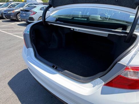 Used 2015 Toyota Camry SE FWD image 13