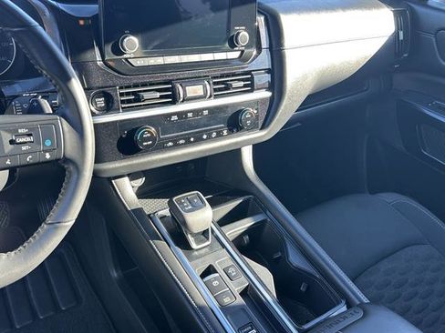 Used 2025 Nissan Pathfinder SV image 12