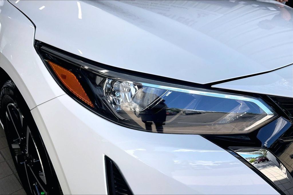 Used 2025 Nissan Sentra SV FWD image 24