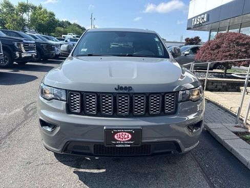 Used 2022 Jeep Grand Cherokee Laredo X AWD/4WD image 2