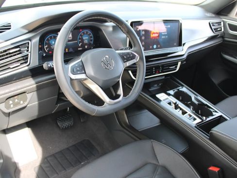 Certified 2024 Volkswagen Atlas Cross Sport SE image 8