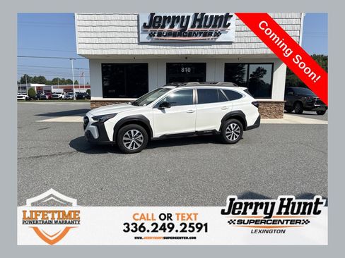 Used 2025 Subaru Outback Premium AWD/4WD image 1