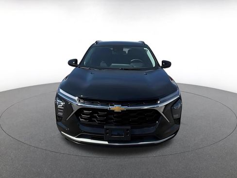 Used 2025 Chevrolet Trax LT FWD image 4