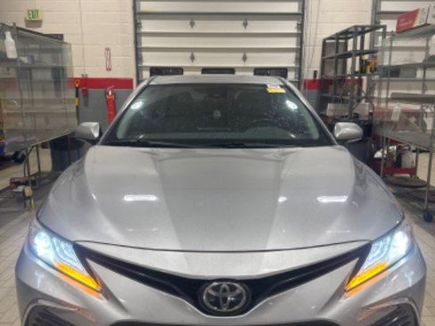 Used 2022 Toyota Camry XLE image 1