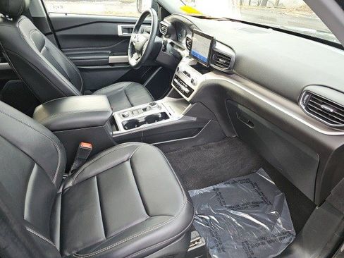 Used 2023 Ford Explorer XLT w/ Equipment Group 202A image 11