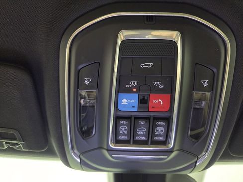Certified 2025 Jeep Grand Cherokee L Limited w/ Luxury Tech Group II AWD/4WD image 16