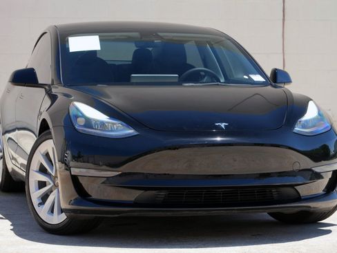Used 2023 Tesla Model 3 Standard Range RWD image 4