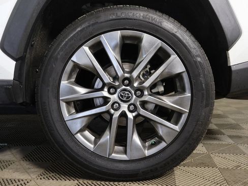 Used 2020 Toyota RAV4 XLE Premium FWD image 19