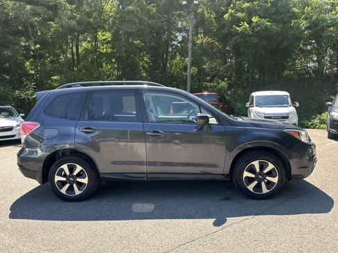 Used 2017 Subaru Forester 2.5i Premium AWD/4WD image 3