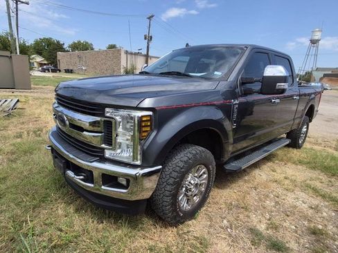 Used 2019 Ford F250 XLT w/ XLT Premium Package AWD/4WD image 4